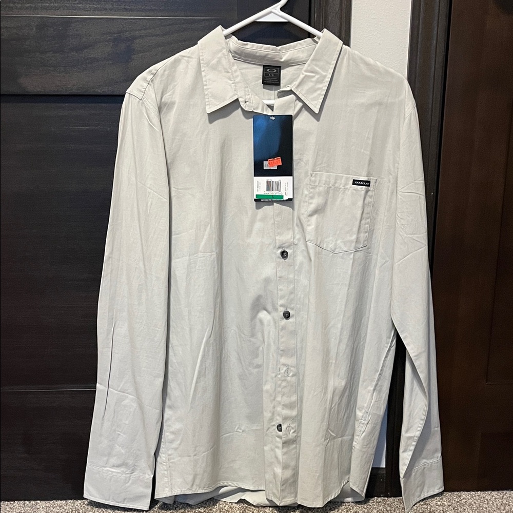 Large Oakley NWT Light Gray Button-Up Shirt